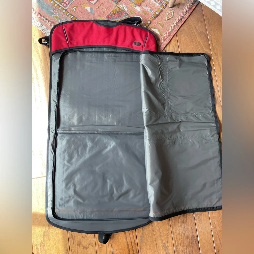 Victorinox Swiss Army Red Nylon Garment Bag